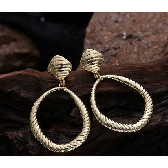 Clip on 2 3/4" large gold indented odd shaped hoop earrings - Picture 3 of 4